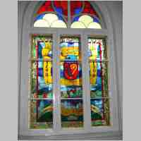 905-1797 Ostpreussenreise 2008. Fenster mit Stadrtwappen im Rathaus von Briesen.jpg